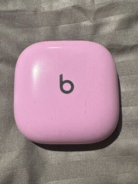 Beats by Dre Purple/ Lilac Earbud Charging Case